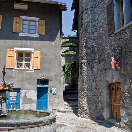 Au Cheval Blanc - Appartements Et Chambres D'Hotes Albertville Buitenkant foto