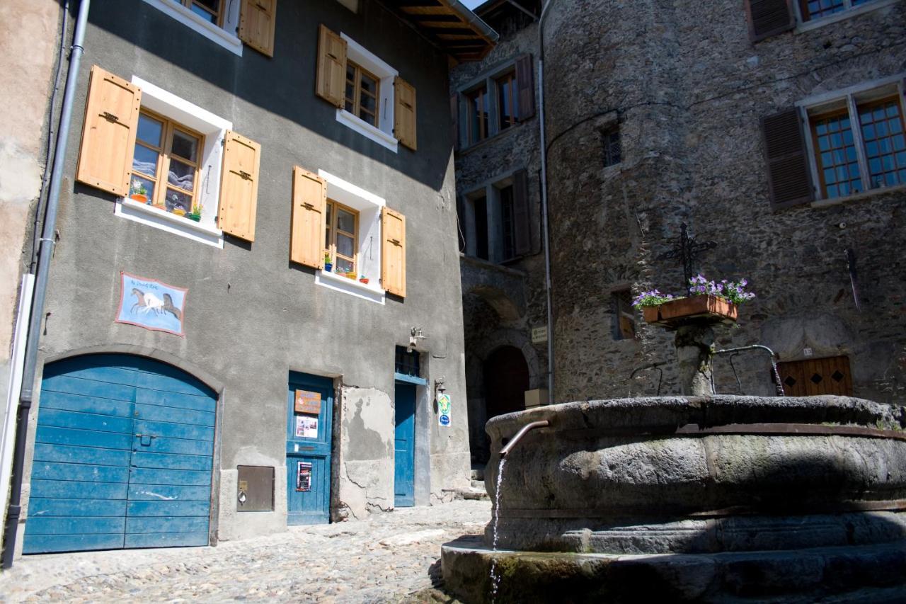 Au Cheval Blanc - Appartements Et Chambres D'Hotes Albertville Buitenkant foto