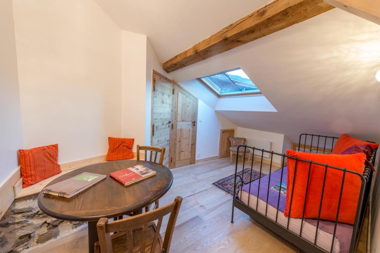Au Cheval Blanc - Appartements Et Chambres D'Hotes Albertville Buitenkant foto