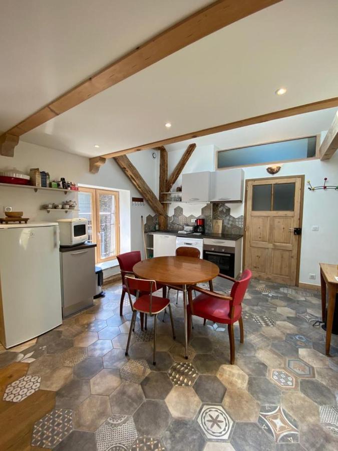 Au Cheval Blanc - Appartements Et Chambres D'Hotes Albertville Buitenkant foto