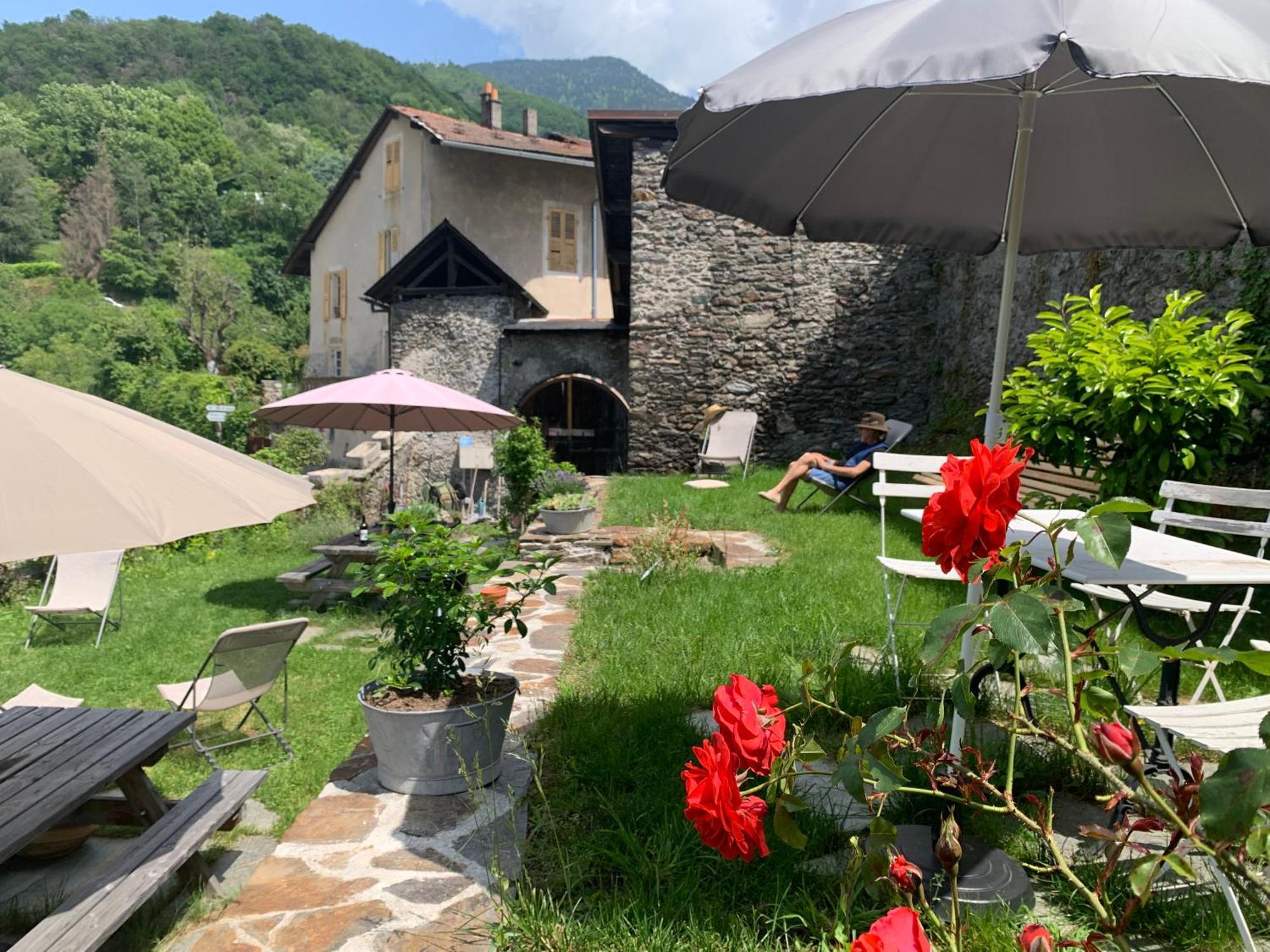 Au Cheval Blanc - Appartements Et Chambres D'Hotes Albertville Buitenkant foto